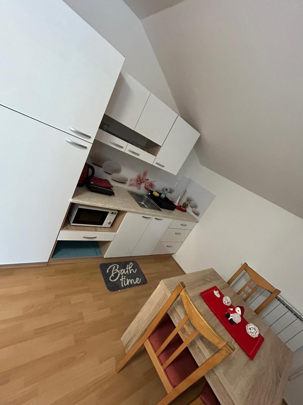 ליוטומר Apartments And Wellness Scavnicar מראה חיצוני תמונה